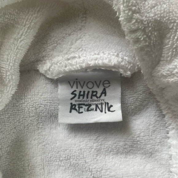 White Vivove robe - Picture 2 of 2